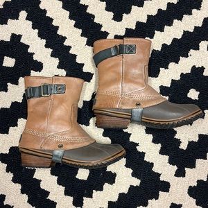 Rare SOREL slimpack short riding boots. Elk color. Waterproof. 8